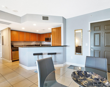 610 Clematis Street - Photo Thumbnail 8