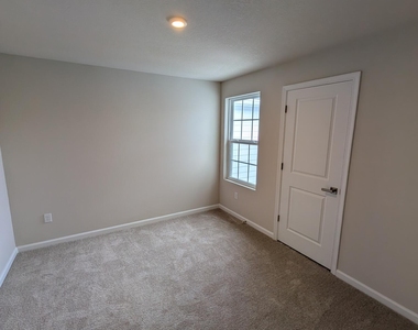 106 Savannah Lakes Boulevard - Photo Thumbnail 17