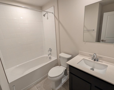 106 Savannah Lakes Boulevard - Photo Thumbnail 16