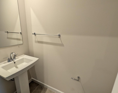 106 Savannah Lakes Boulevard - Photo Thumbnail 5