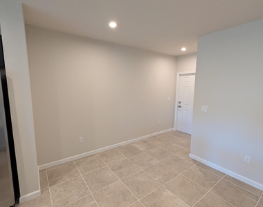 106 Savannah Lakes Boulevard - Photo Thumbnail 4