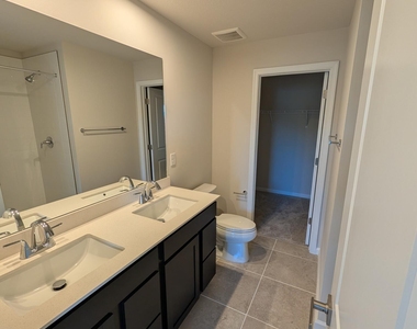 106 Savannah Lakes Boulevard - Photo Thumbnail 12