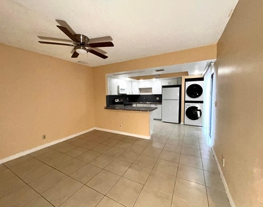 11983 Shakerwood Lane - Photo Thumbnail 7