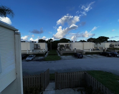 11983 Shakerwood Lane - Photo Thumbnail 29