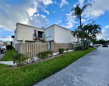 11983 Shakerwood Lane - Photo Thumbnail 2