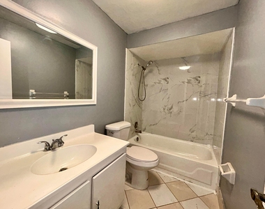 11983 Shakerwood Lane - Photo Thumbnail 18