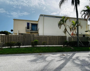 11983 Shakerwood Lane - Photo Thumbnail 32