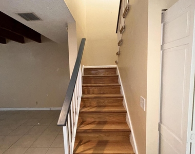 11983 Shakerwood Lane - Photo Thumbnail 16