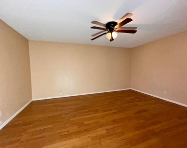 11983 Shakerwood Lane - Photo Thumbnail 22