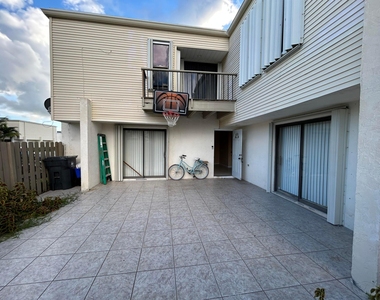 11983 Shakerwood Lane - Photo Thumbnail 3