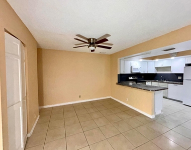 11983 Shakerwood Lane - Photo Thumbnail 9