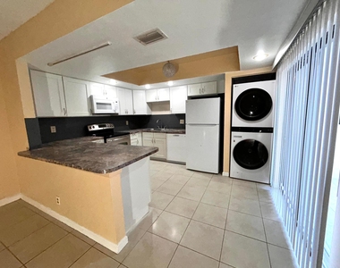 11983 Shakerwood Lane - Photo Thumbnail 5