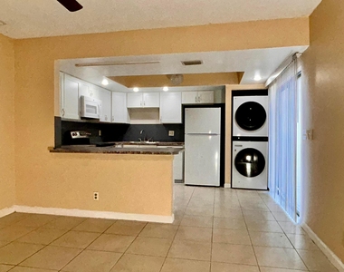 11983 Shakerwood Lane - Photo Thumbnail 8