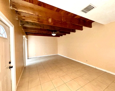 11983 Shakerwood Lane - Photo Thumbnail 10