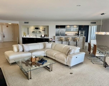 3100 Ne 47th Court - Photo Thumbnail 2