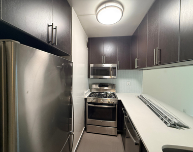 West 53rd Street - Photo Thumbnail 8