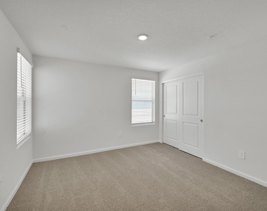 575 Salisbury Circle - Photo Thumbnail 16