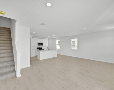 575 Salisbury Circle - Photo Thumbnail 7