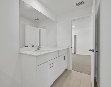 575 Salisbury Circle - Photo Thumbnail 13