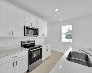 575 Salisbury Circle - Photo Thumbnail 4