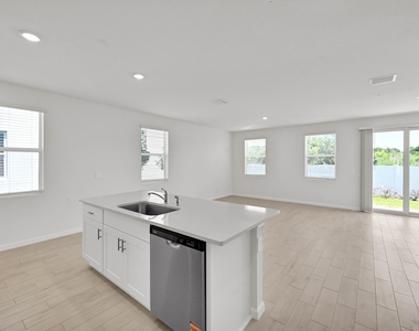 575 Salisbury Circle - Photo Thumbnail 2