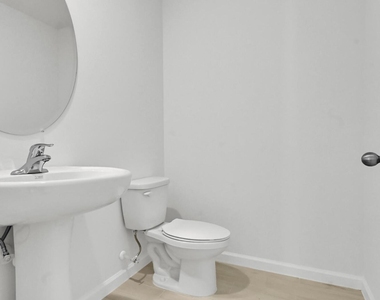 575 Salisbury Circle - Photo Thumbnail 8