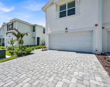 575 Salisbury Circle - Photo Thumbnail 29
