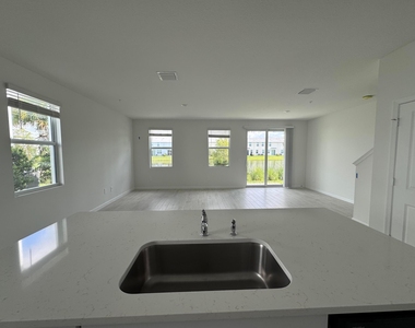 575 Salisbury Circle - Photo Thumbnail 36