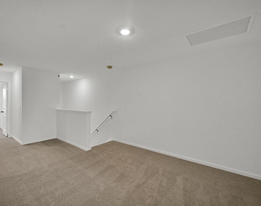 575 Salisbury Circle - Photo Thumbnail 9