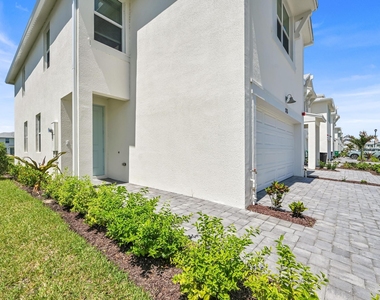 575 Salisbury Circle - Photo Thumbnail 33