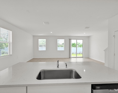 575 Salisbury Circle - Photo Thumbnail 3