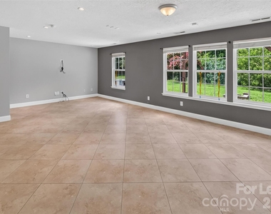 10745 Glenluce Avenue - Photo Thumbnail 5