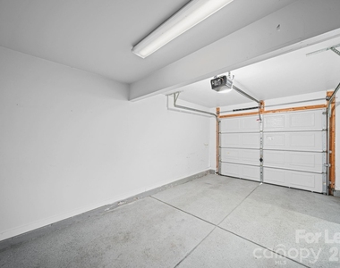1526 Royal Auburn Avenue - Photo Thumbnail 30