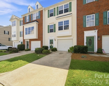 1526 Royal Auburn Avenue - Photo Thumbnail 2