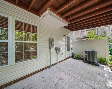 1526 Royal Auburn Avenue - Photo Thumbnail 31