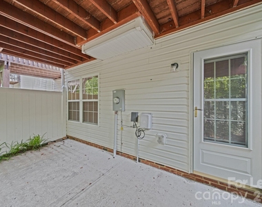 1526 Royal Auburn Avenue - Photo Thumbnail 32