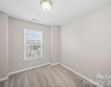 1526 Royal Auburn Avenue - Photo Thumbnail 23
