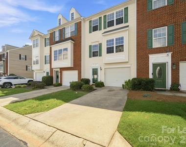 1526 Royal Auburn Avenue - Photo Thumbnail 1