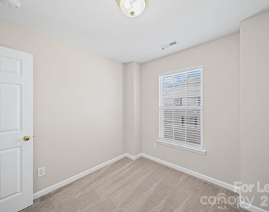 1526 Royal Auburn Avenue - Photo Thumbnail 24
