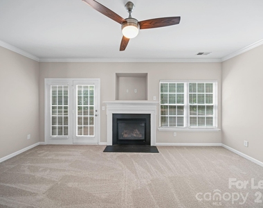 1526 Royal Auburn Avenue - Photo Thumbnail 8