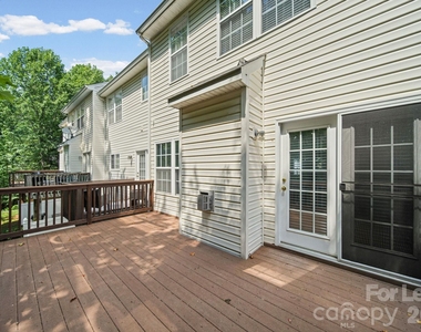 1526 Royal Auburn Avenue - Photo Thumbnail 34
