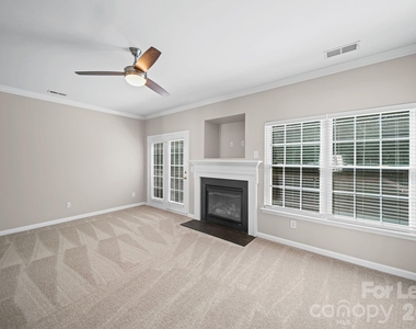 1526 Royal Auburn Avenue - Photo Thumbnail 7