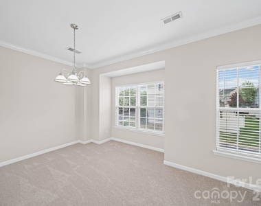 1526 Royal Auburn Avenue - Photo Thumbnail 14