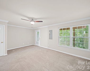 1526 Royal Auburn Avenue - Photo Thumbnail 27