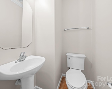 1526 Royal Auburn Avenue - Photo Thumbnail 15