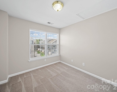 1526 Royal Auburn Avenue - Photo Thumbnail 22
