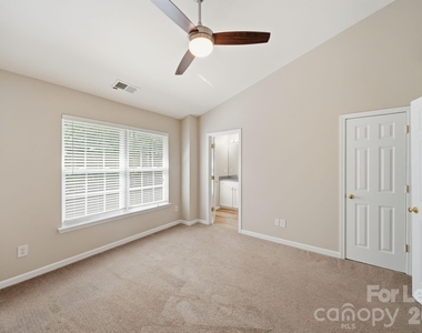 1526 Royal Auburn Avenue - Photo Thumbnail 17