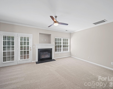 1526 Royal Auburn Avenue - Photo Thumbnail 6