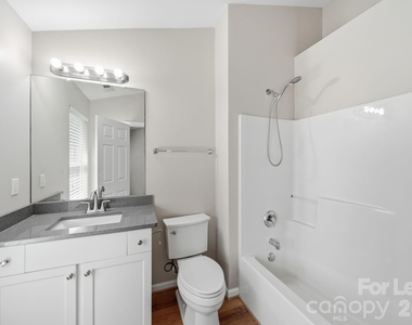 1526 Royal Auburn Avenue - Photo Thumbnail 19