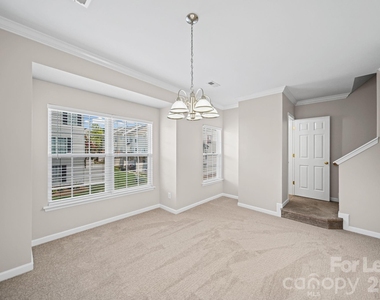 1526 Royal Auburn Avenue - Photo Thumbnail 13